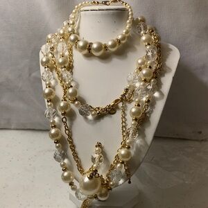 Elegant Gold and Pearl Necklace-and bracelet Set